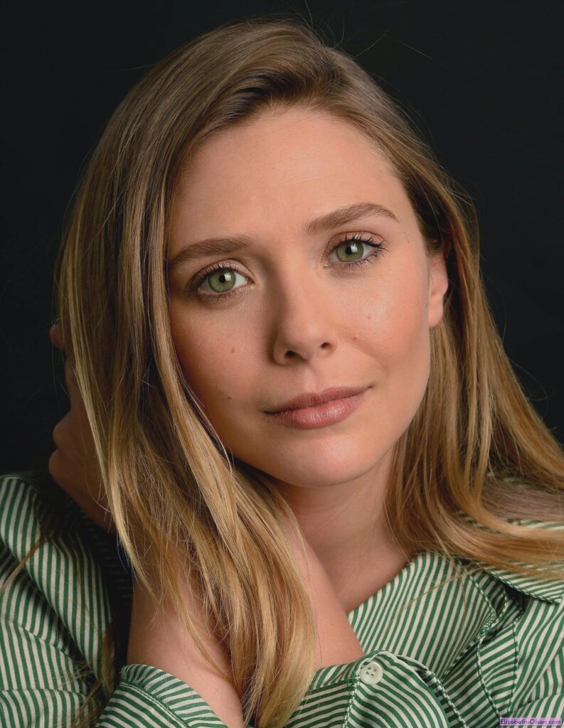 Elizabeth Olsen - Girl Selfie